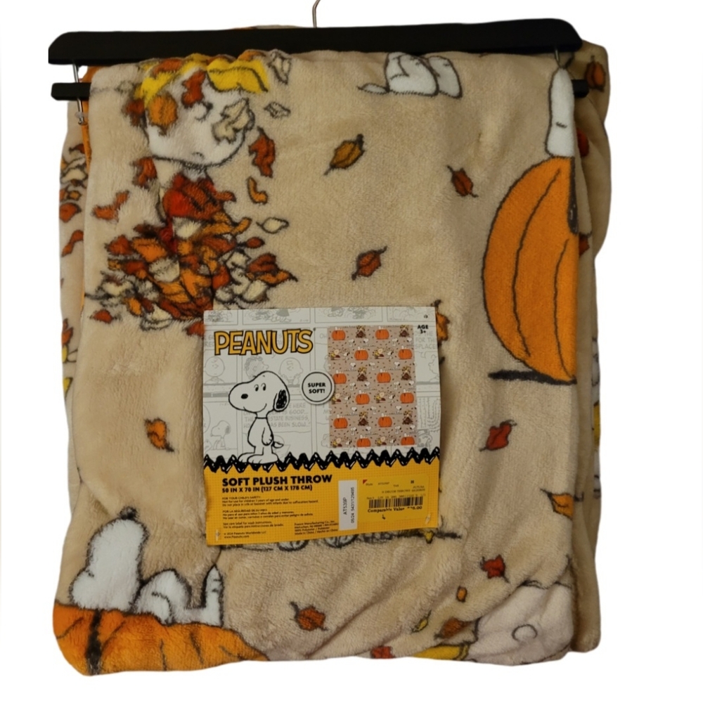 NWT Peanuts Plush Throw